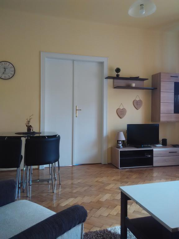 Anna Apartmanok Pécs Exterior foto