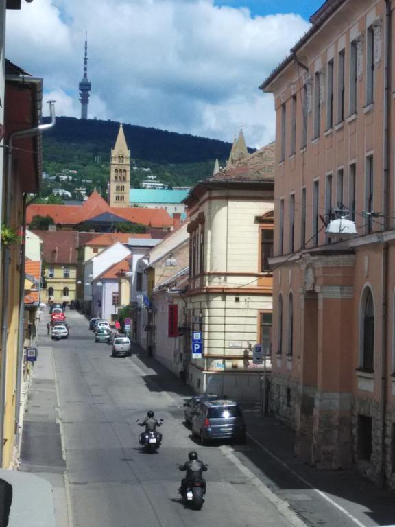 Anna Apartmanok Pécs Exterior foto